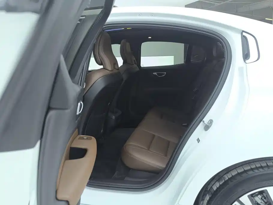 Volvo S60 2024 2025 B4 Smart Elite Luxury Edition