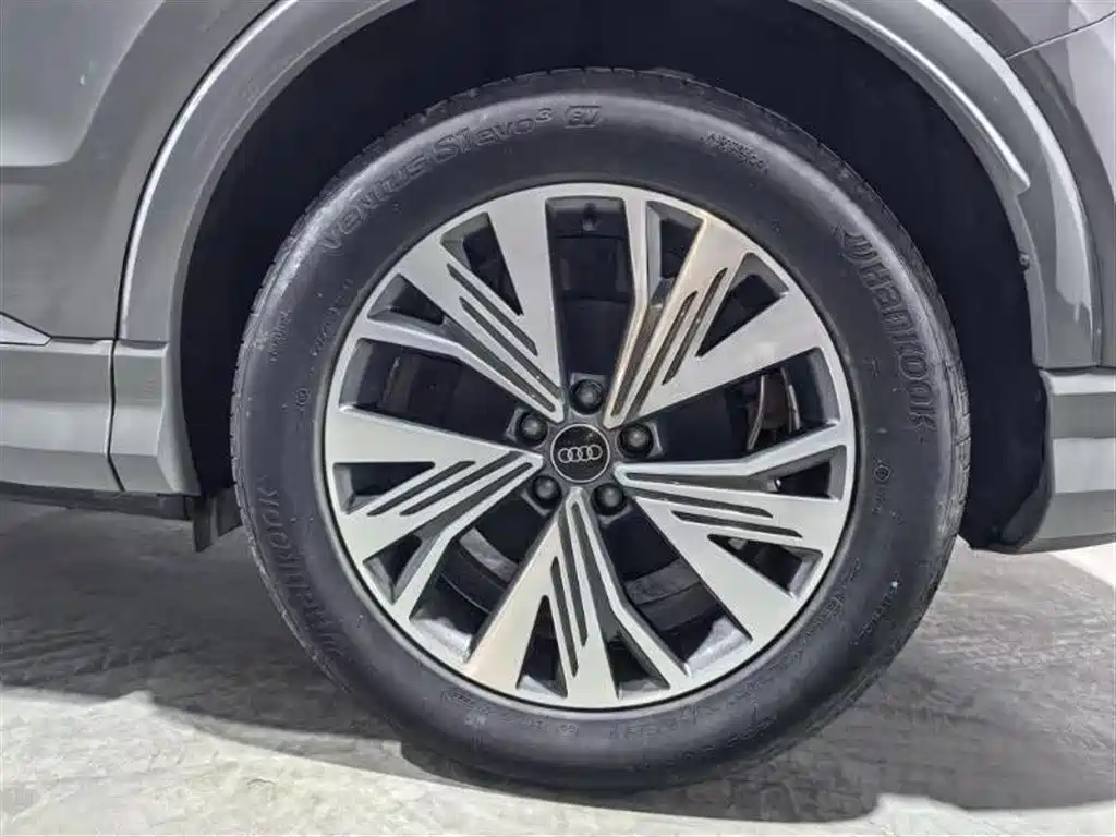 Audi Q4 e-tron 2024 40 e-tron Pioneer Edition фото 12
