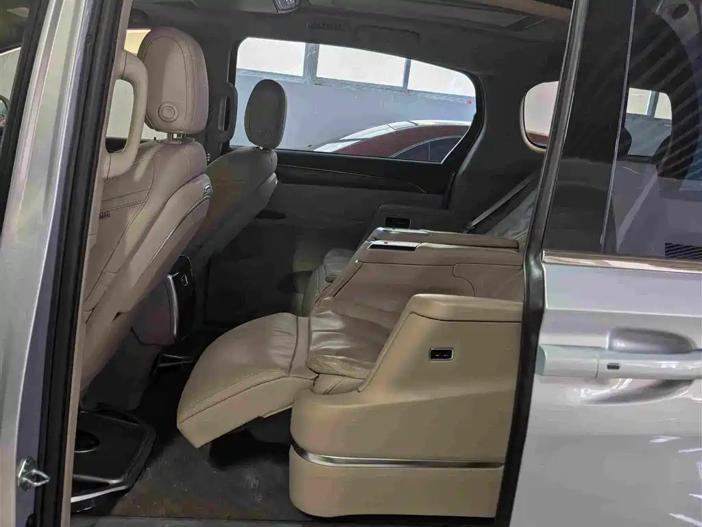 Photo 5 - Buick GL8
