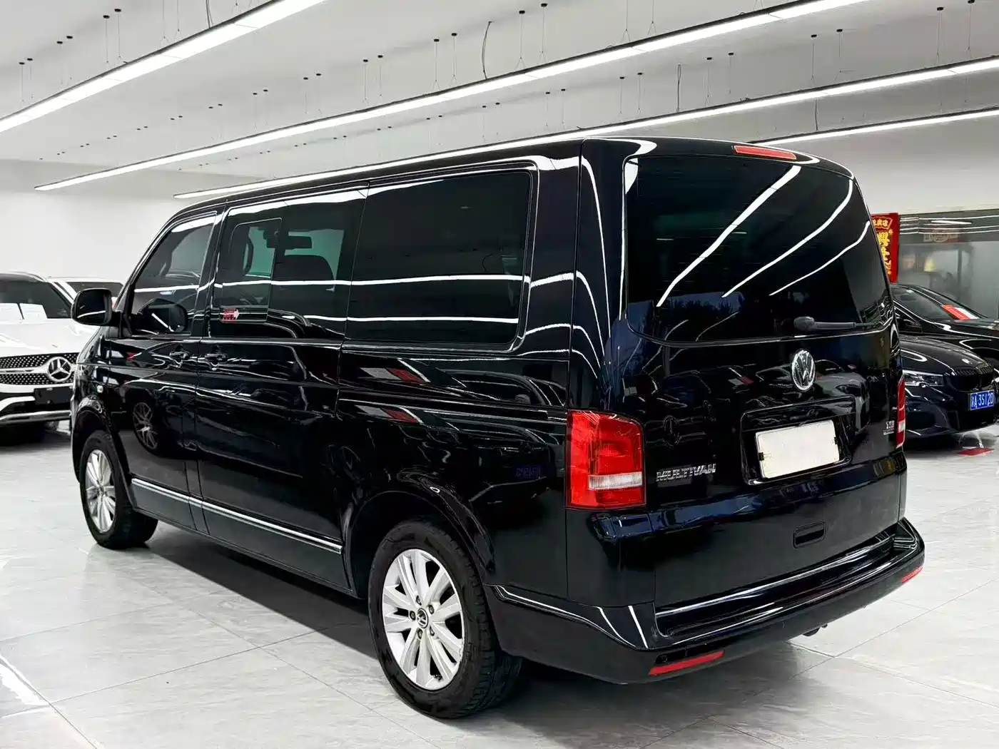 Photo 6 - Volkswagen Multivan