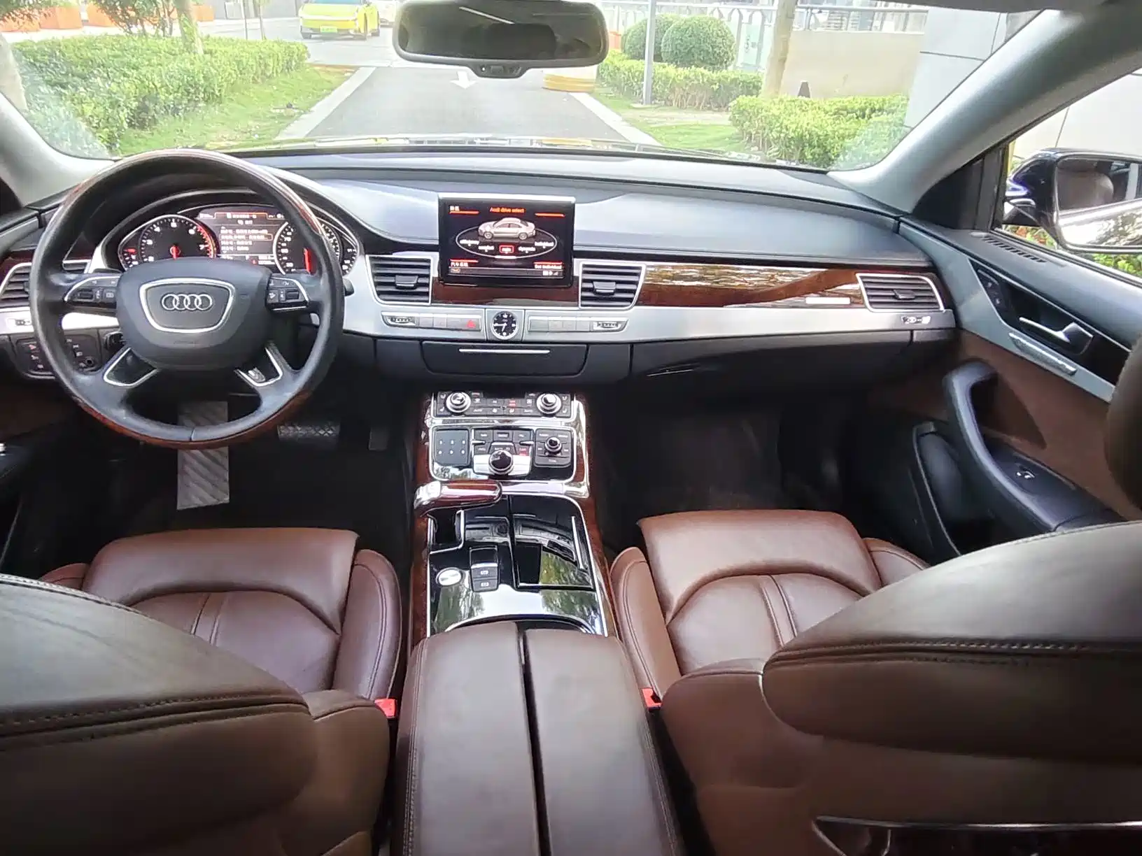 Фото 4 - Audi A8