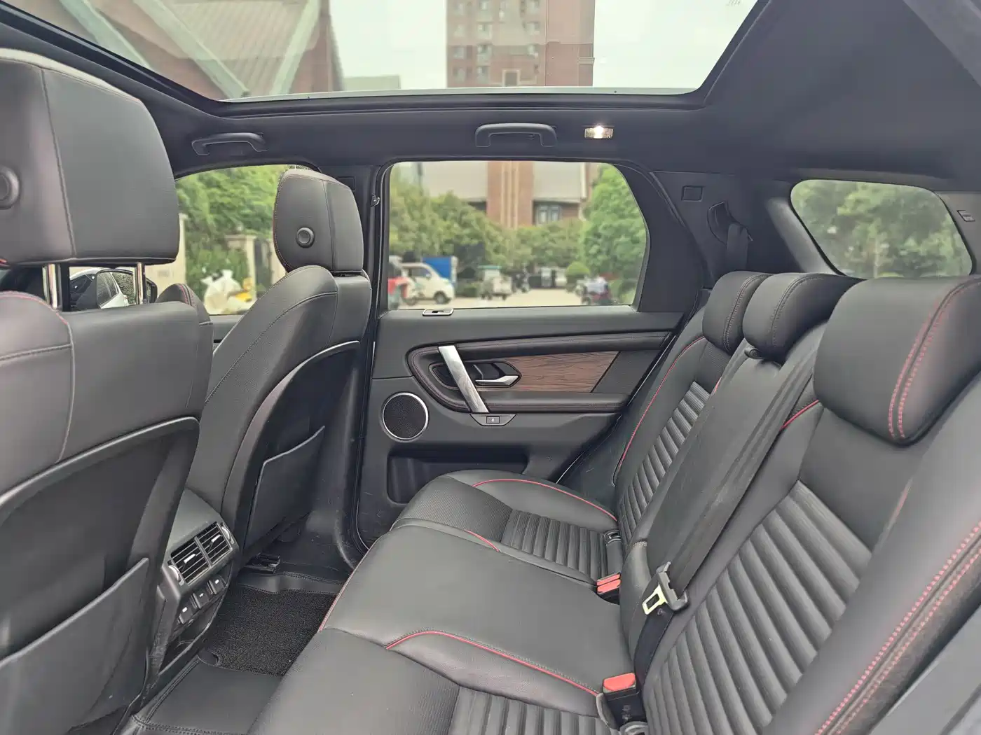 Land Rover Discovery Sport 2021 249PS R-Dynamic SE Performance Technology Edition 5-seater фото 5