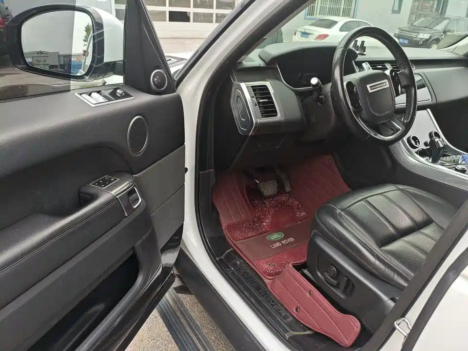 Photo 2 - Land Rover Range Rover Sport