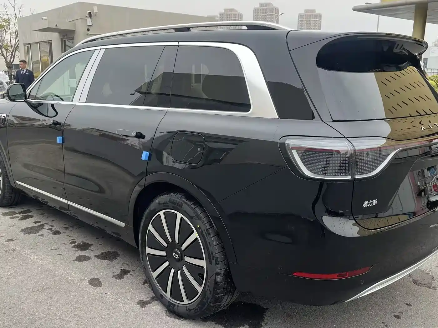 AITO Wenjie AITO M9 2025 Extended Range Ultra 52kWh 6-Seater фото 3
