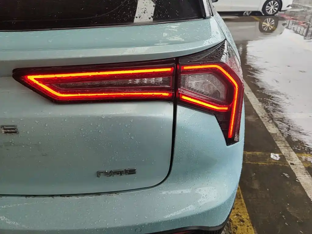 Фото 8 - Geely Geometry E Firefly