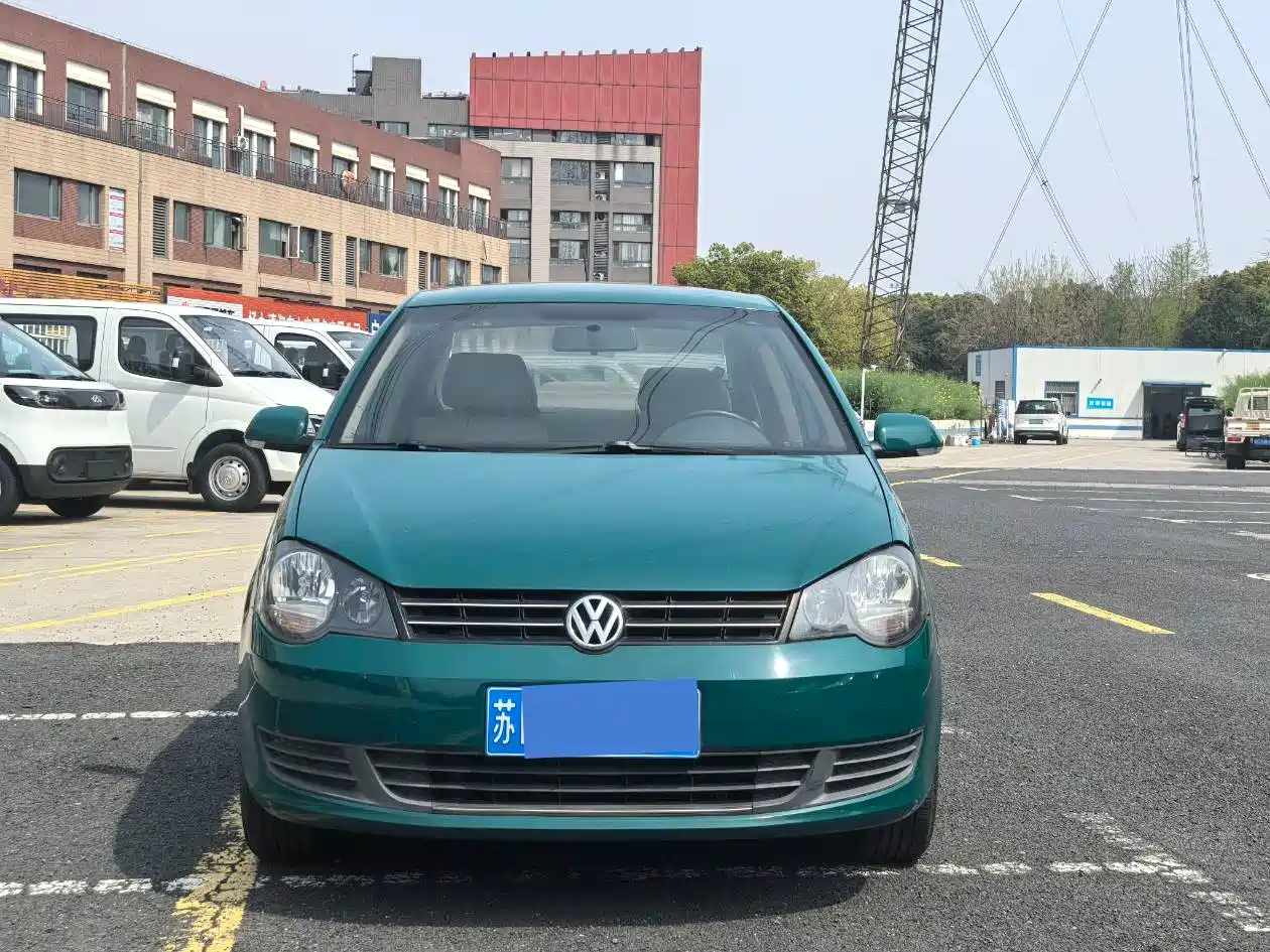 Volkswagen Polo 2013 1.4L Manual Trend Edition фото 3