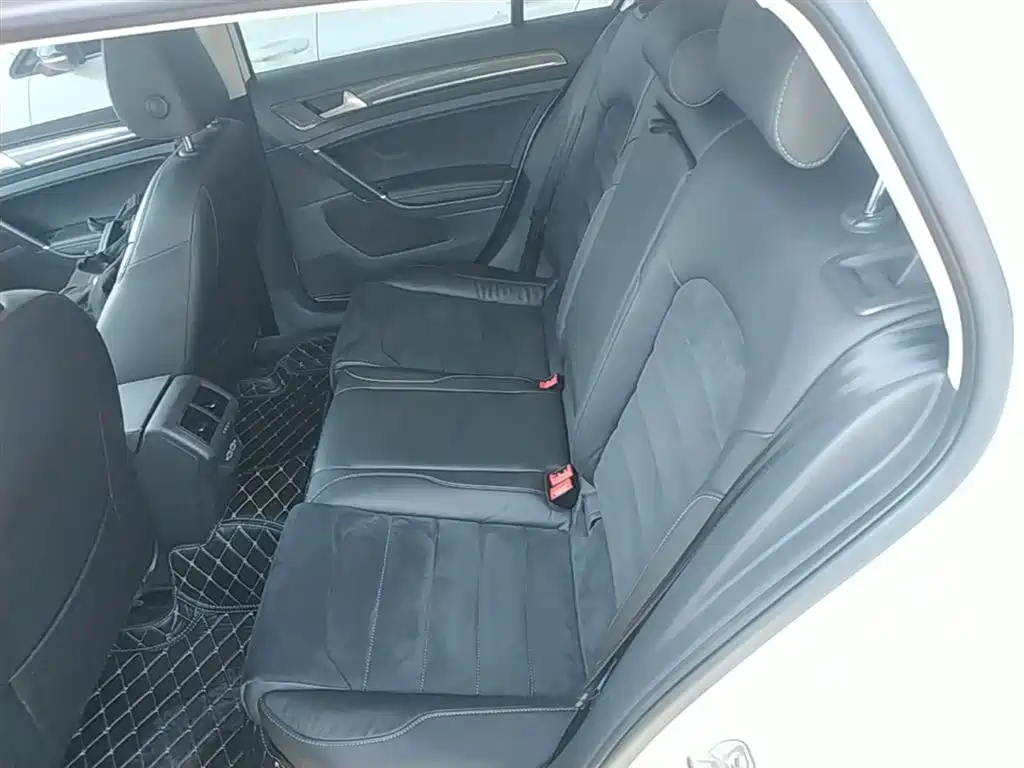 Volkswagen Golf 2019 280TSI DSG Luxury (China V) фото 17