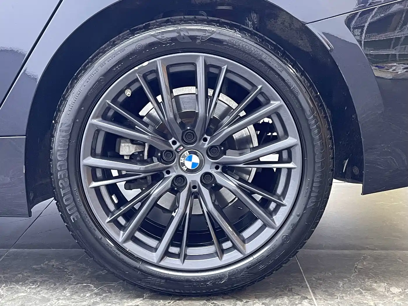 BMW 3 Series 2023 325Li M Sport Black Night Package фото 6