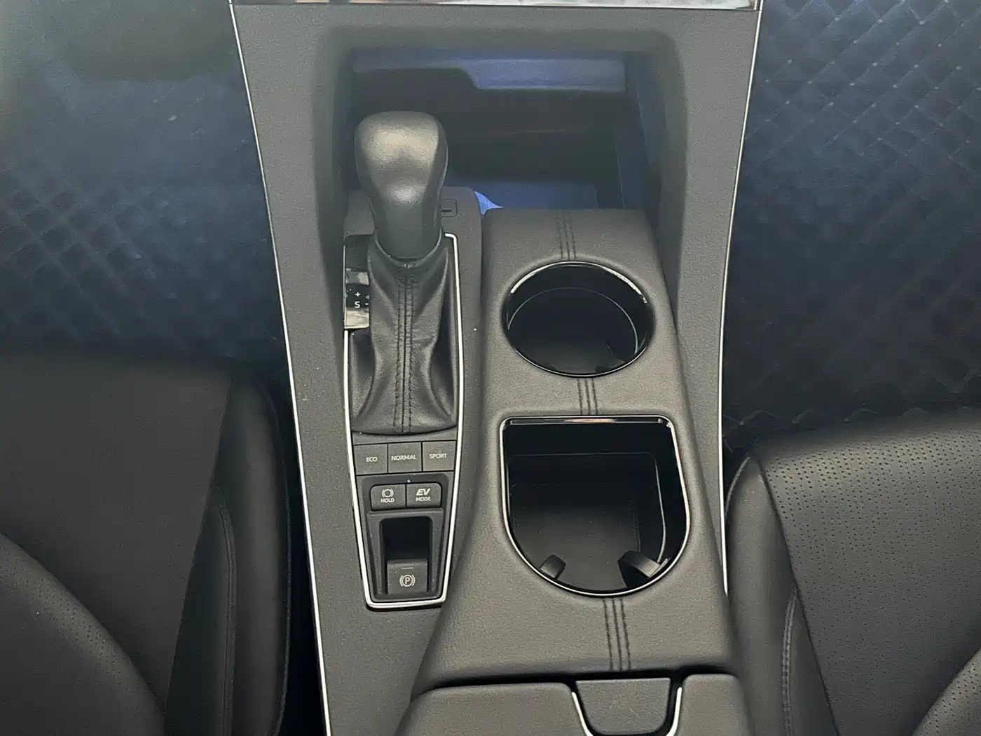 Toyota Avalon 2019 Hybrid 2.5L Luxury Edition China V фото 16