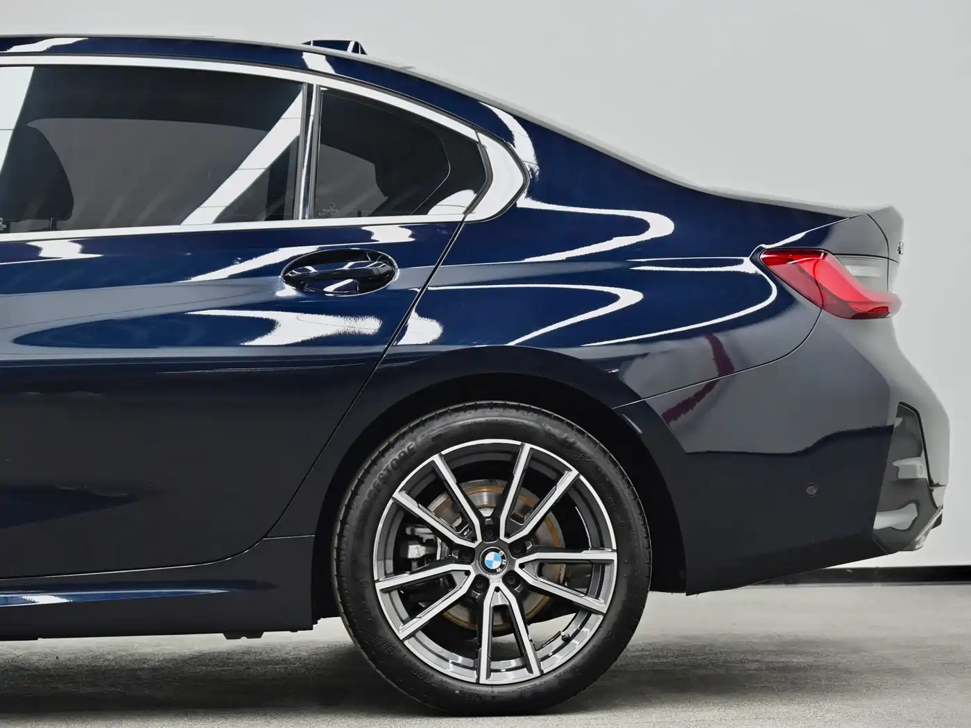 BMW 3 Series 2023 325Li M Sport Package фото 23