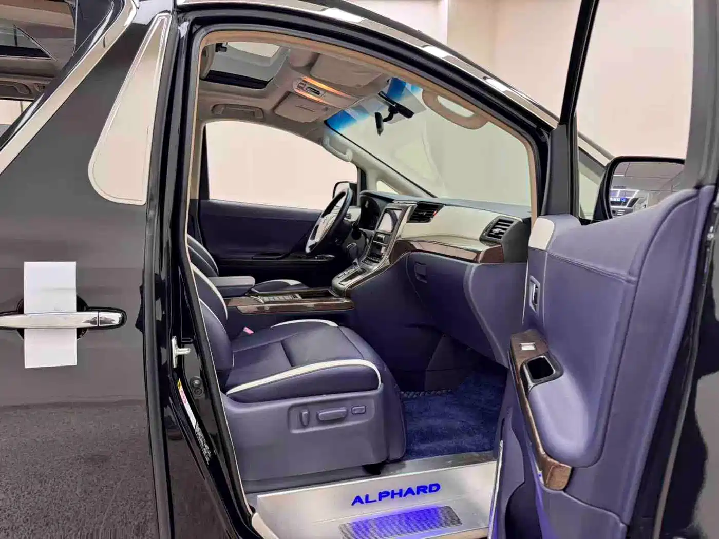 Toyota Alphard 2012 3.5L Luxury Edition фото 24