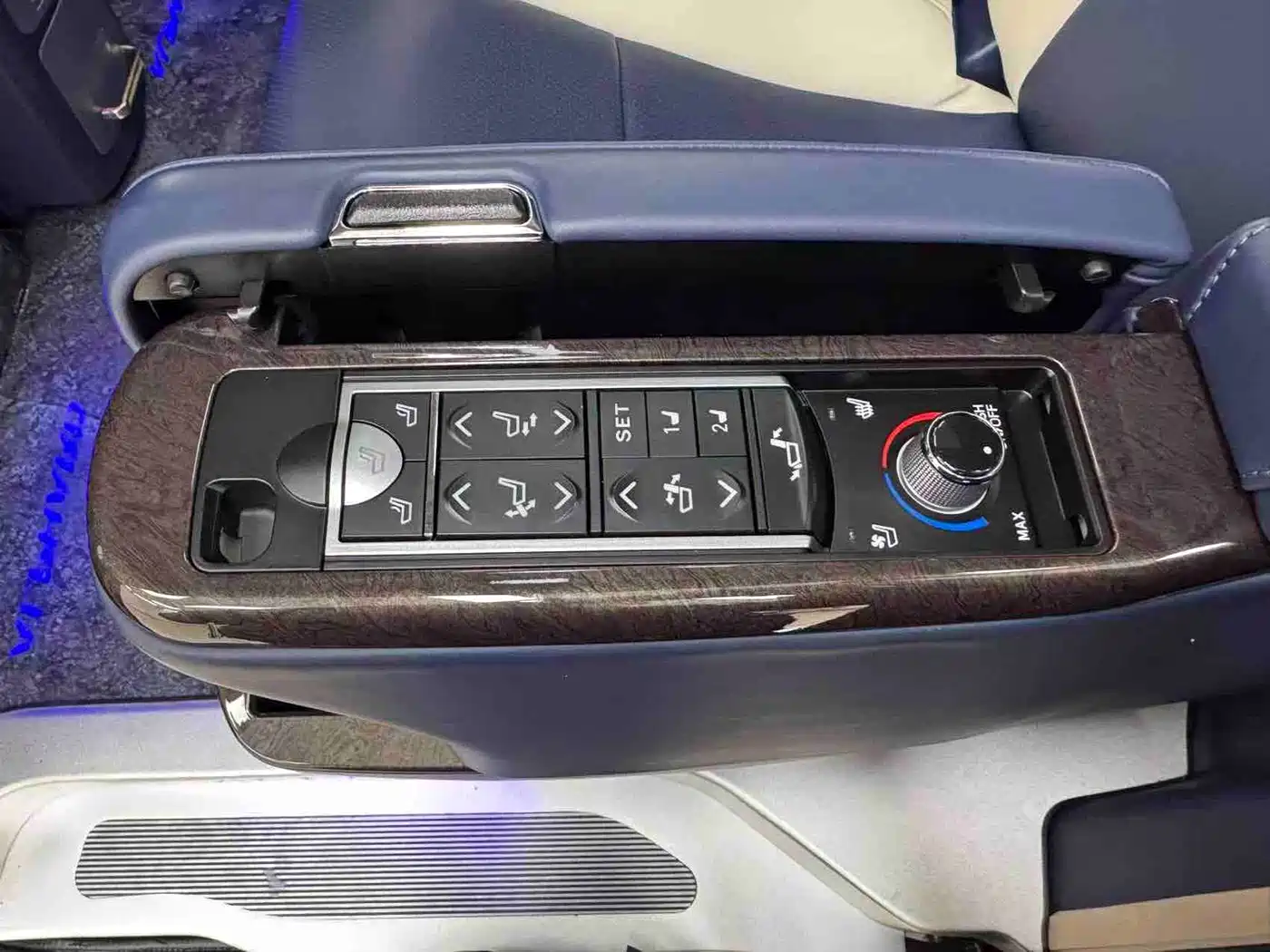Toyota Alphard 2012 3.5L Luxury Edition фото 12