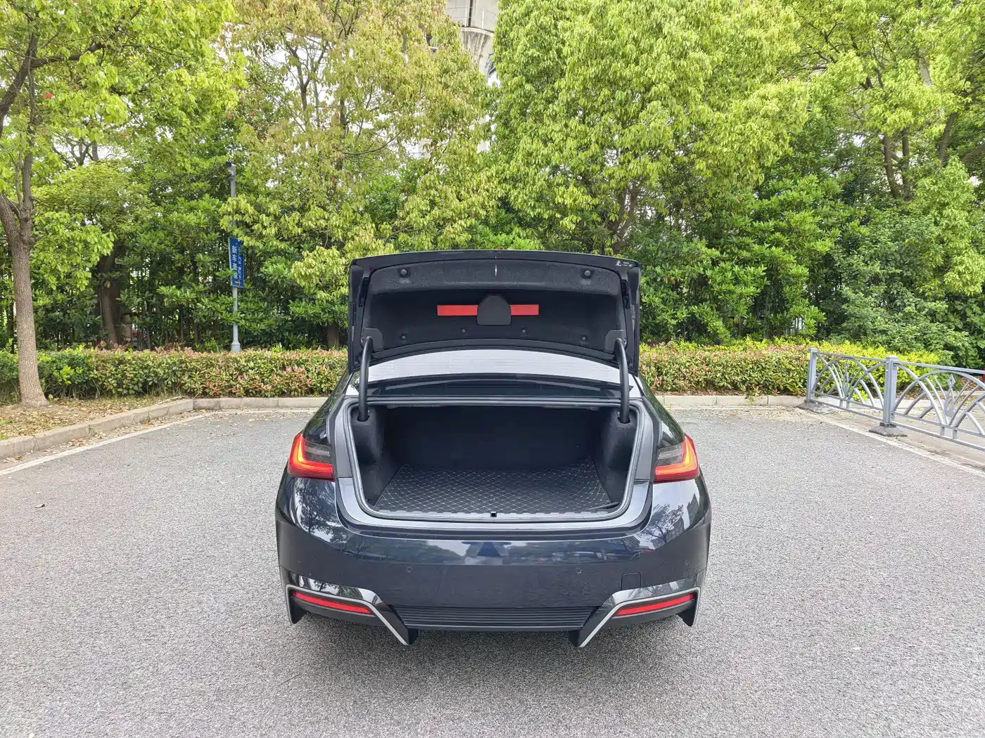 BMW i3 2024 eDrive 35 L фото 16