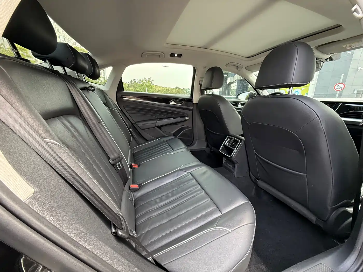 Volkswagen Passat 2022 330TSI Elite Edition фото 20