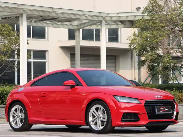 AUDI TT