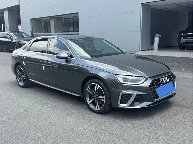 Audi A4L 40 TFSI, Стиль Драйв