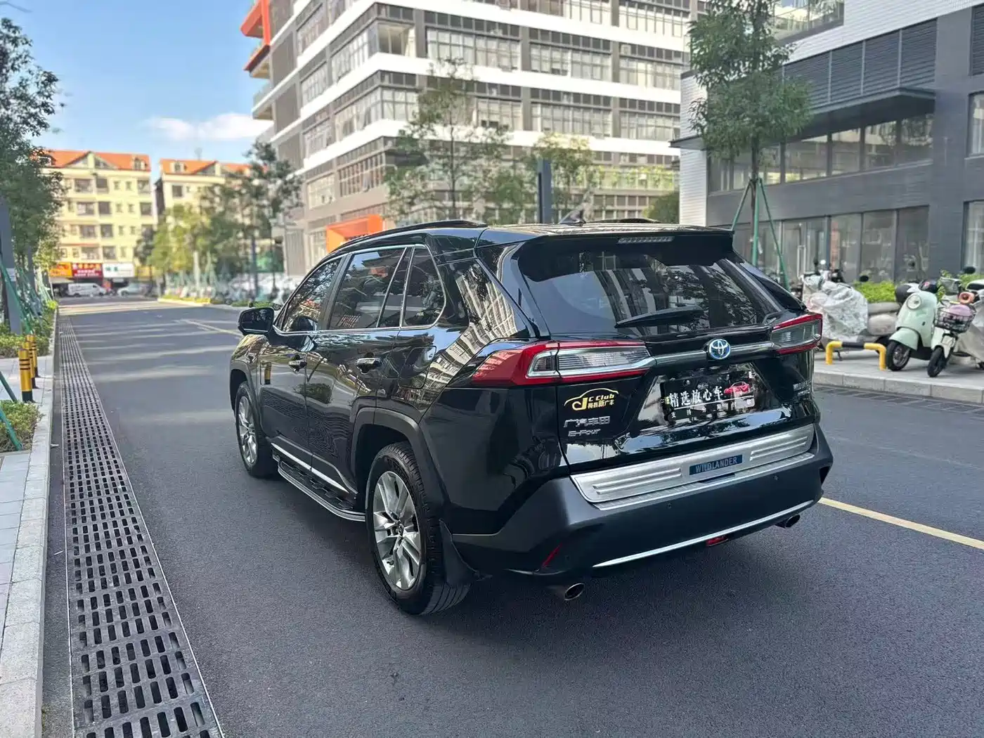Toyota Wildlander 2020 Hybrid 2.5L E-CVT AWD Luxury Edition фото 6