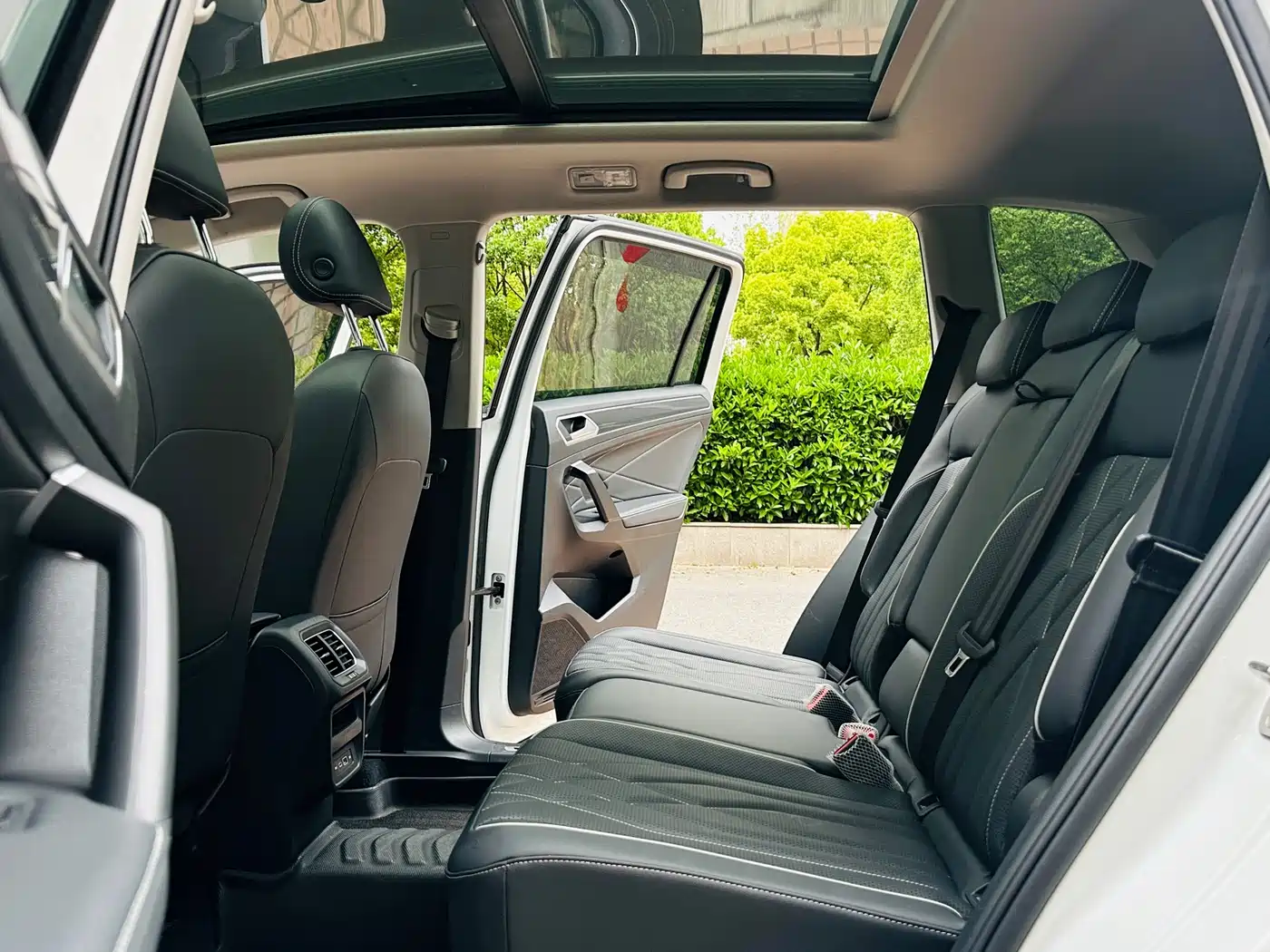 Volkswagen Tiguan L 2024 330TSI Automatic 2WD R-Line Premium Enjoyment Edition фото 6