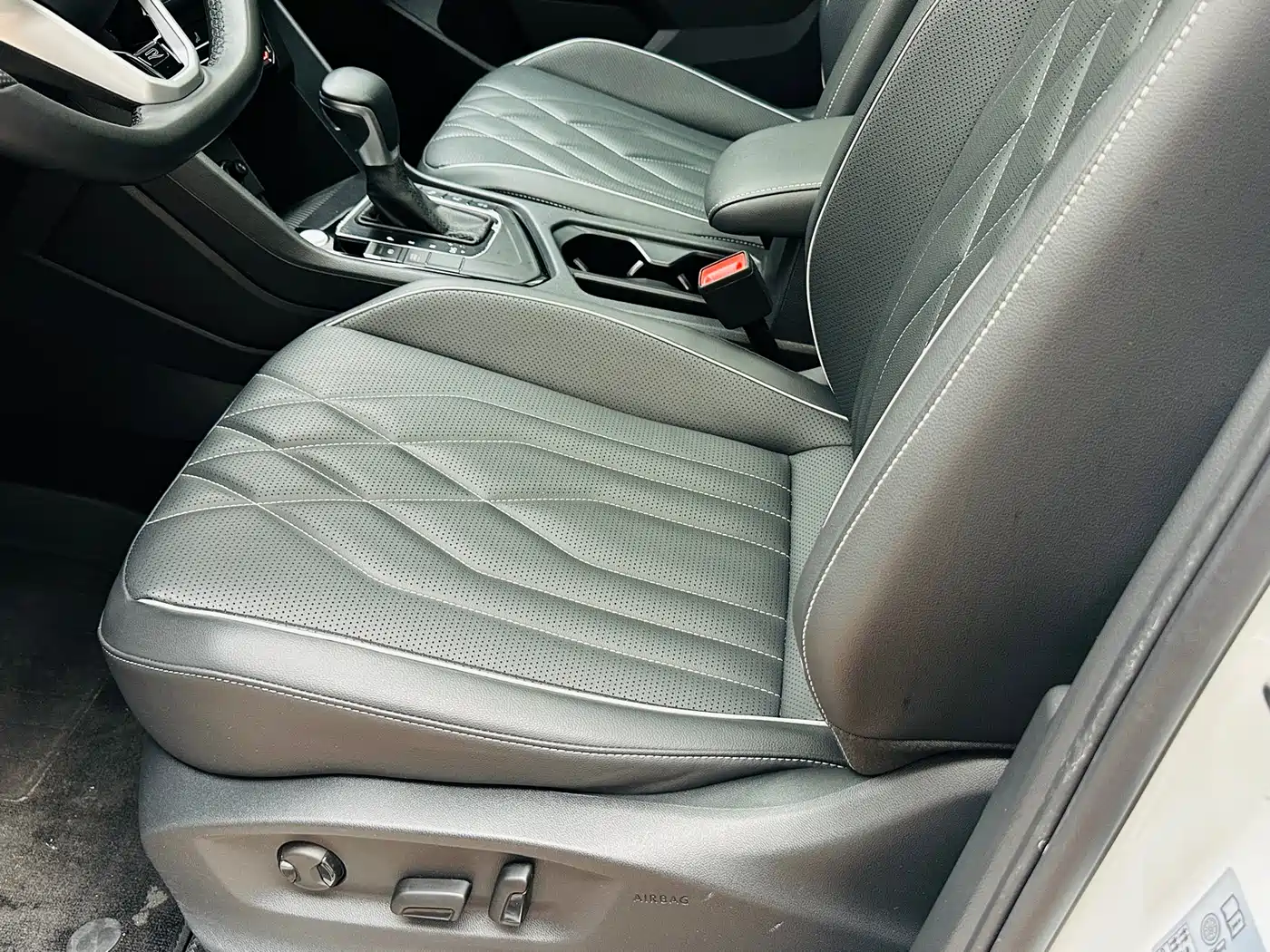 Volkswagen Tiguan L 2024 330TSI Automatic 2WD R-Line Premium Enjoyment Edition фото 13