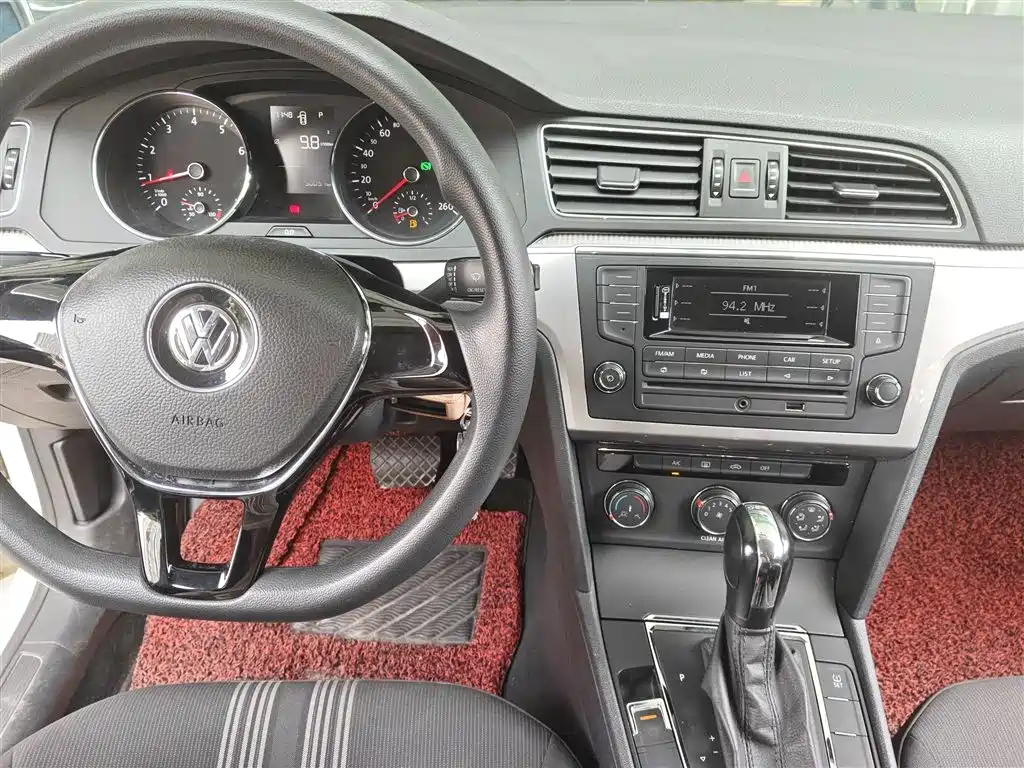 Volkswagen Lamando 2015 230TSI DSG Style фото 10