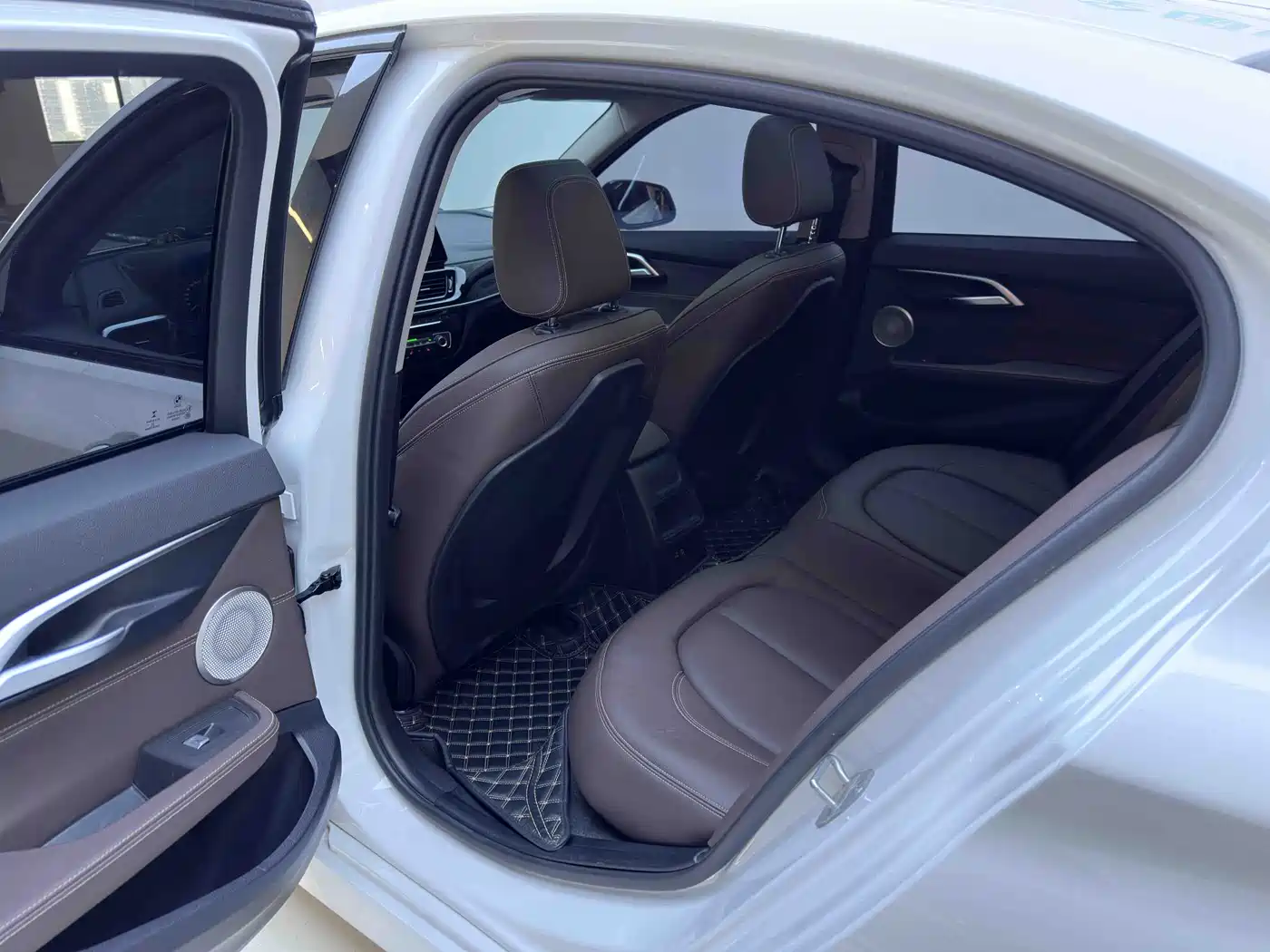 BMW 1 Series 2021 120i M Sport Shadow Edition фото 14