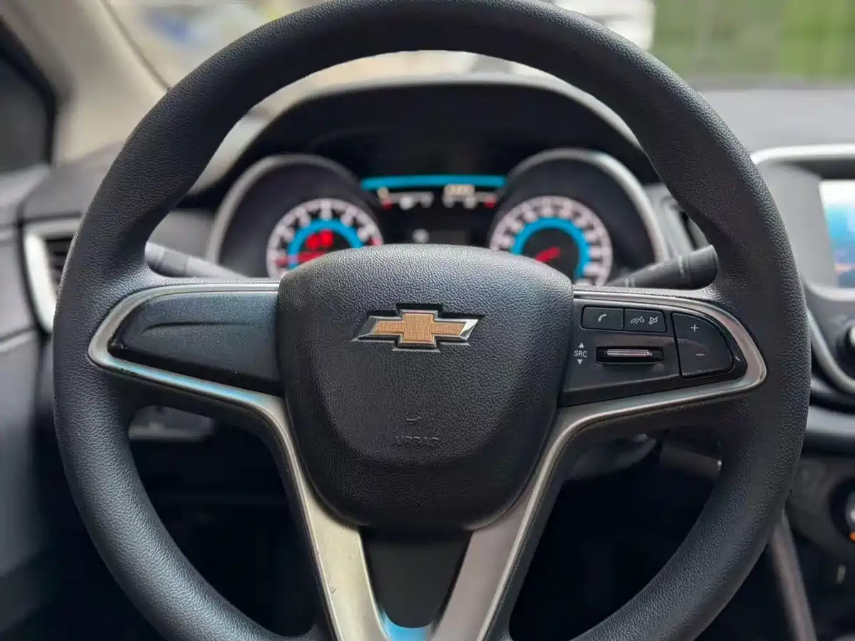 Chevrolet Cavalier 2019 320 Manual Joy Edition фото 9