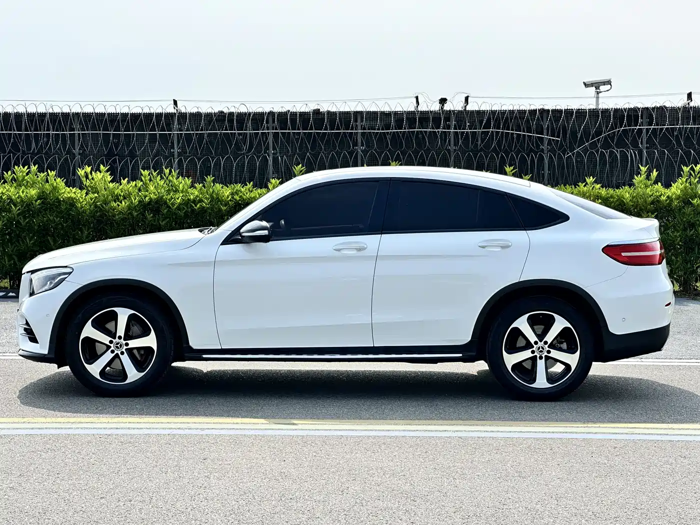 Mercedes-Benz GLC Coupe 2019 GLC 200 4MATIC Coupe SUV фото 3