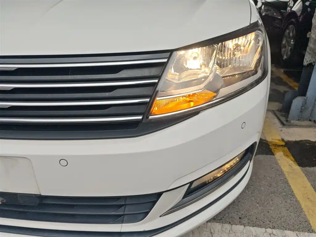 Volkswagen Lavida Tour 2015 1.6L Automatic Comfort Edition фото 24
