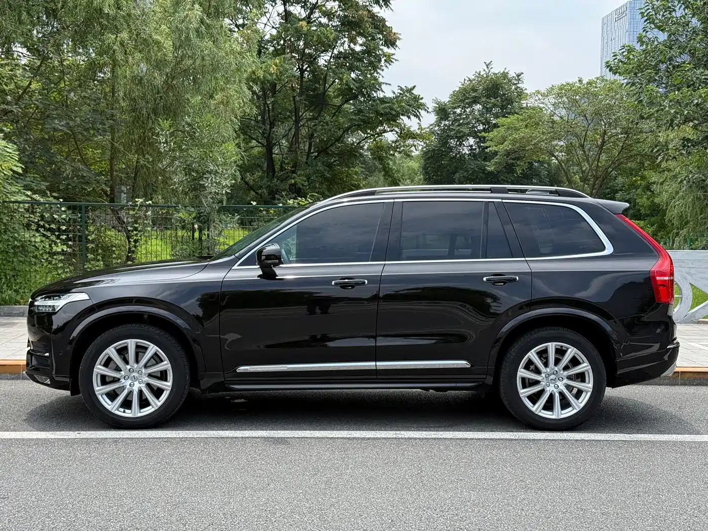 Фото 2 - Volvo XC90