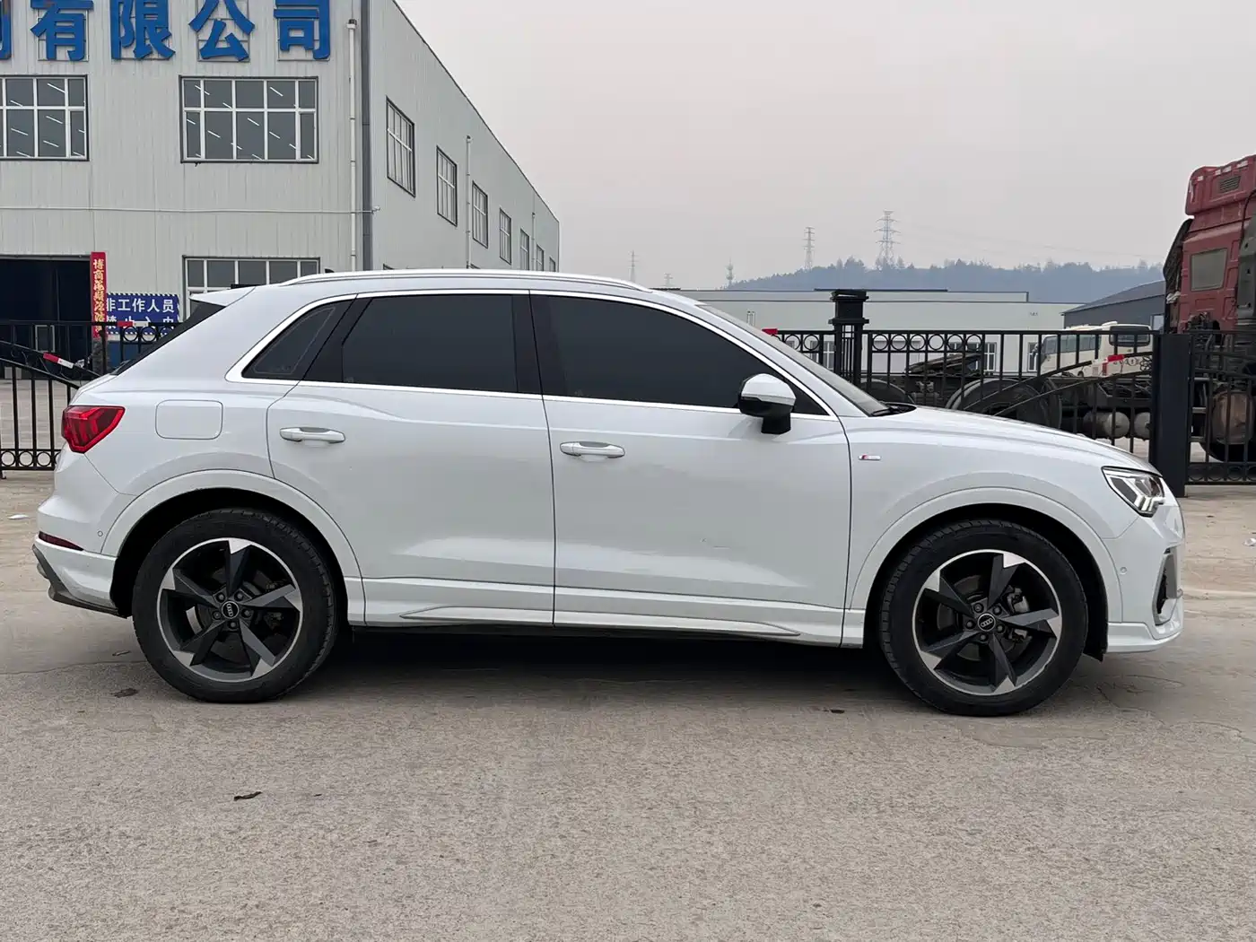 AUDI Q3