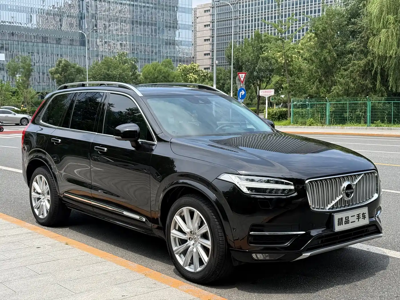 Фото 24 - Volvo XC90