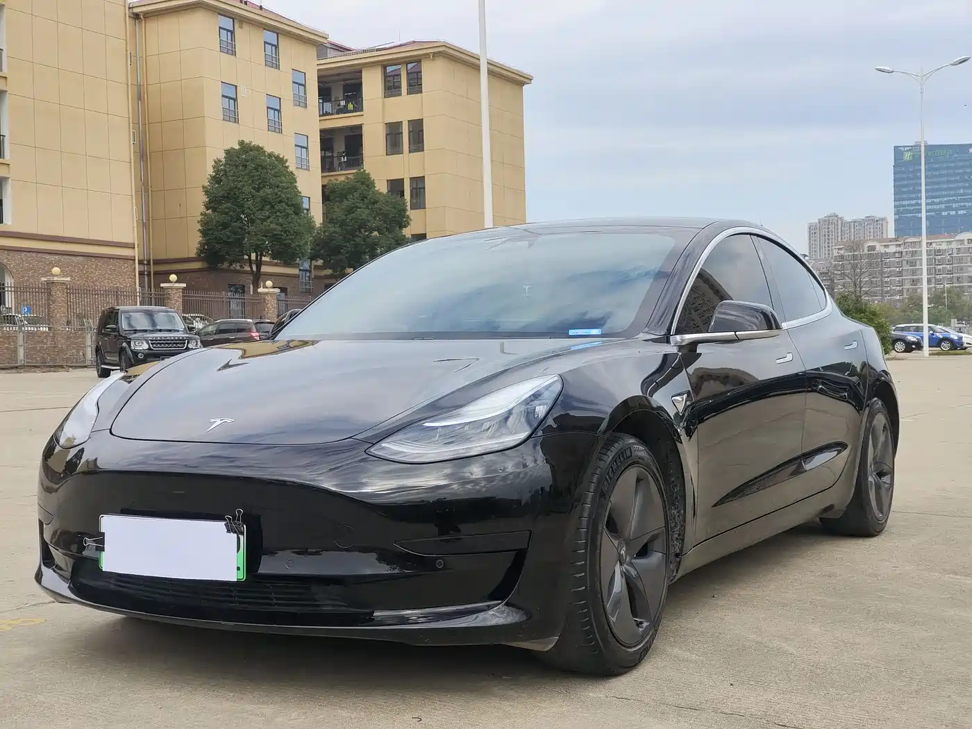 TESLA MODEL 3