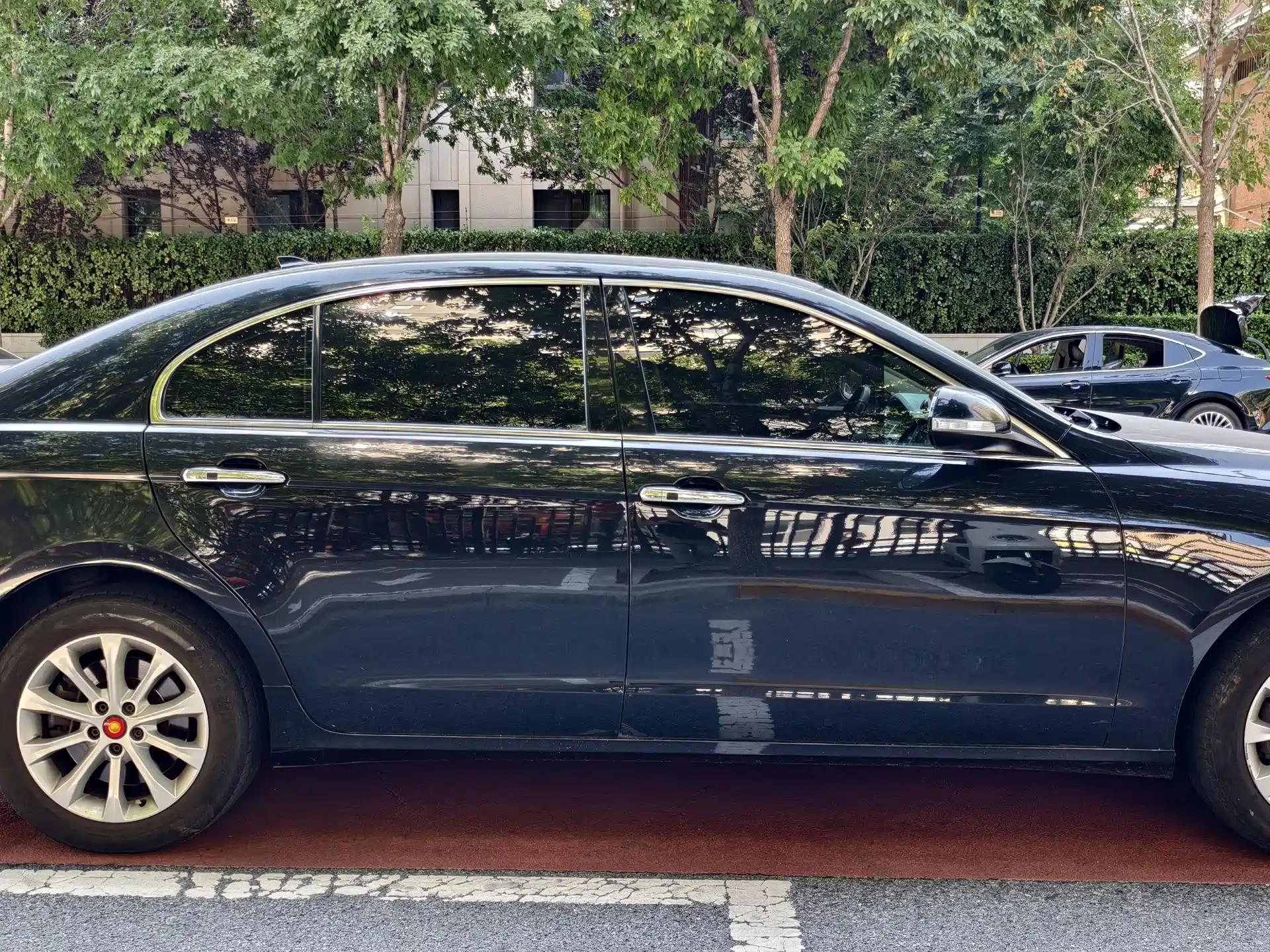 Фото 4 - Hongqi H7