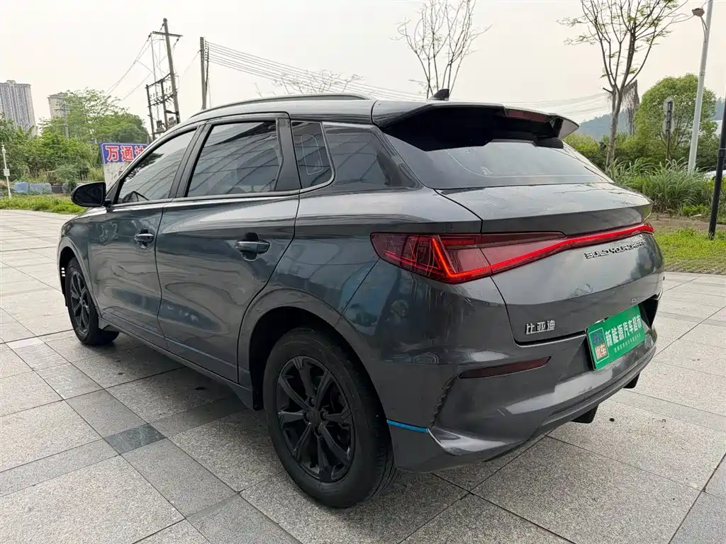 BYD E2