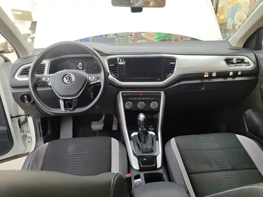 VOLKSWAGEN T-ROC EXPLORING SONGS