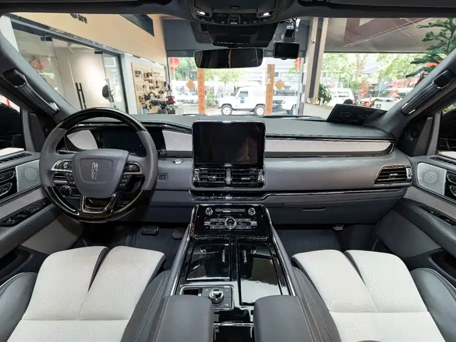 Lincoln Navigator 2018 Model 3.5T Ultimate China V фото 8
