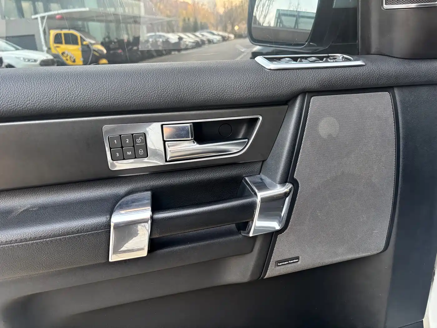 Land Rover Discovery 2013 3.0 SDV6 HSE Diesel фото 14
