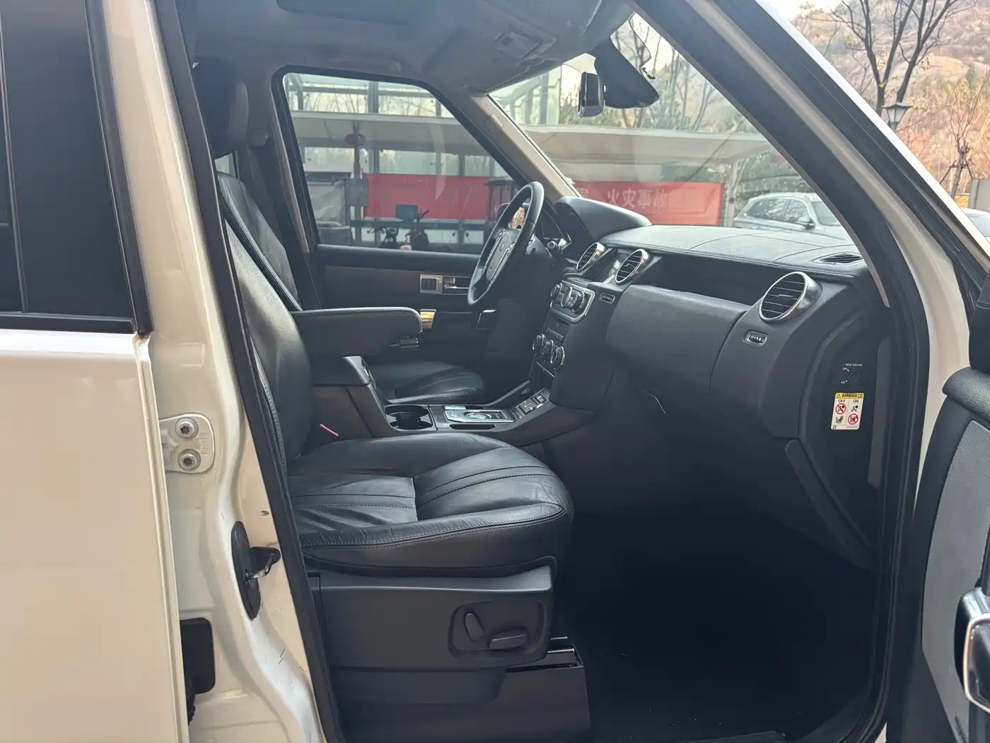 Land Rover Discovery 2013 3.0 SDV6 HSE Diesel фото 17