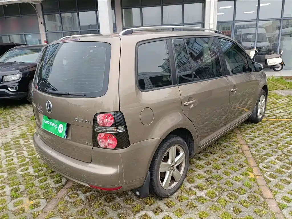 Volkswagen Touran 2015 1.4T DSG Comfort Edition 5-seater фото 7
