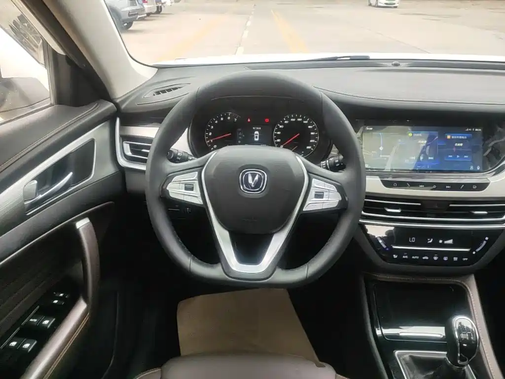 Changan CS35 PLUS 2018 2018 1.6L Manual Cool Connect China V