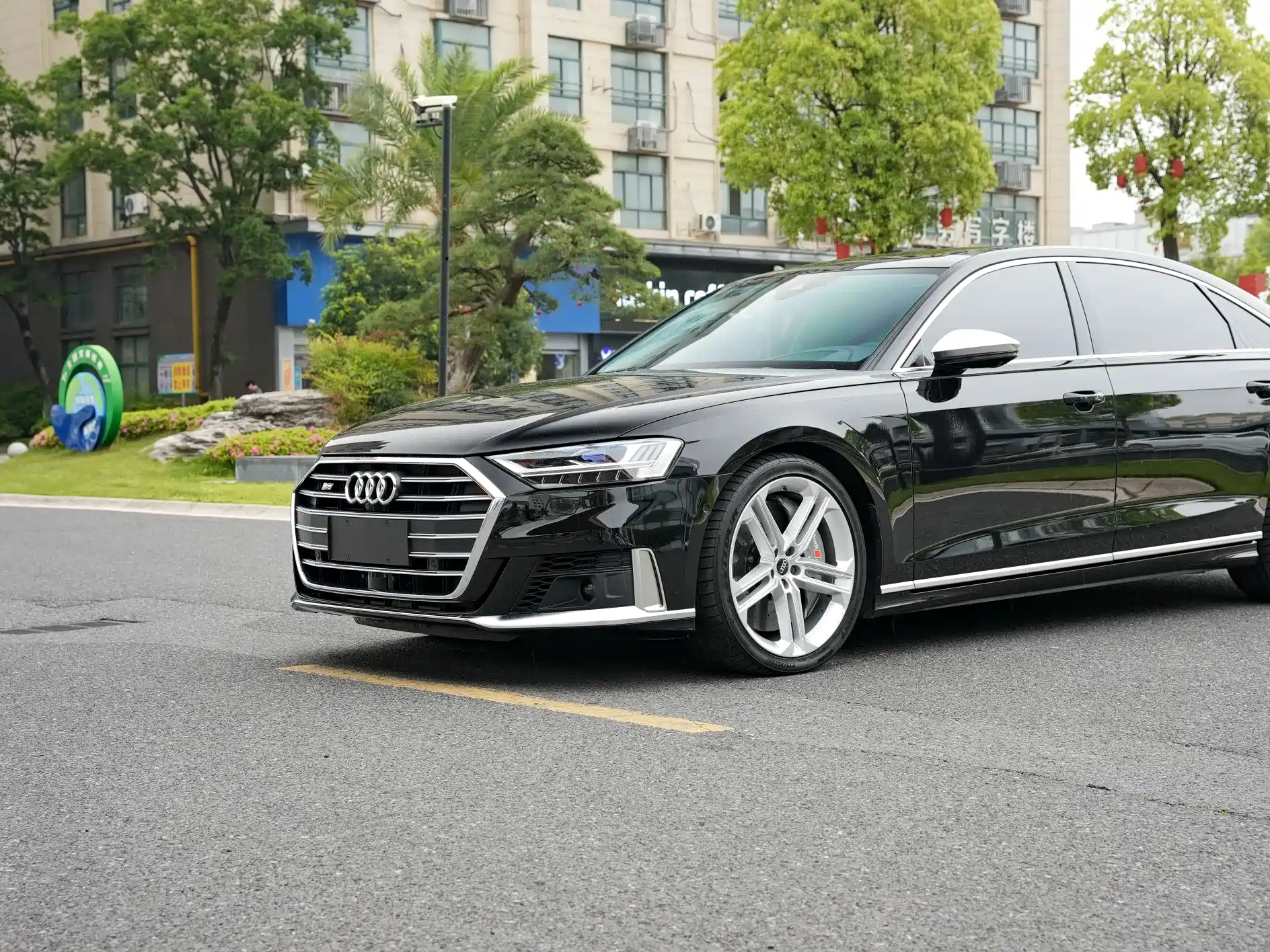 Фото 13 - Audi S8
