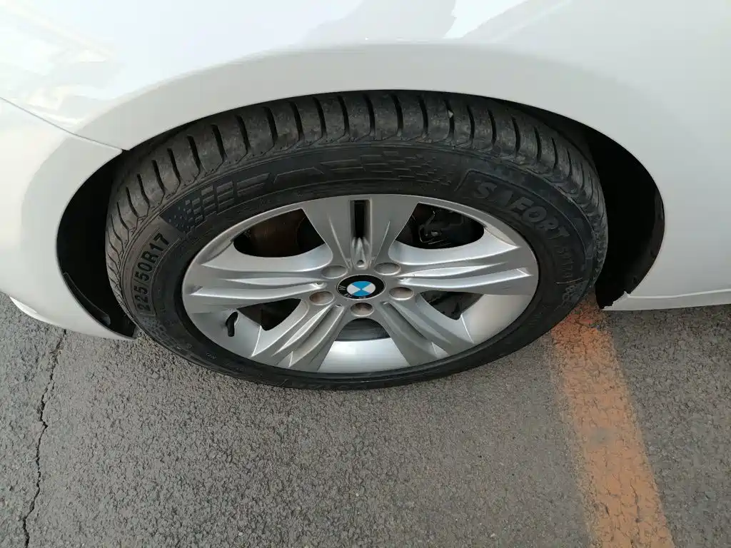 Photo 23 - BMW 3 Series