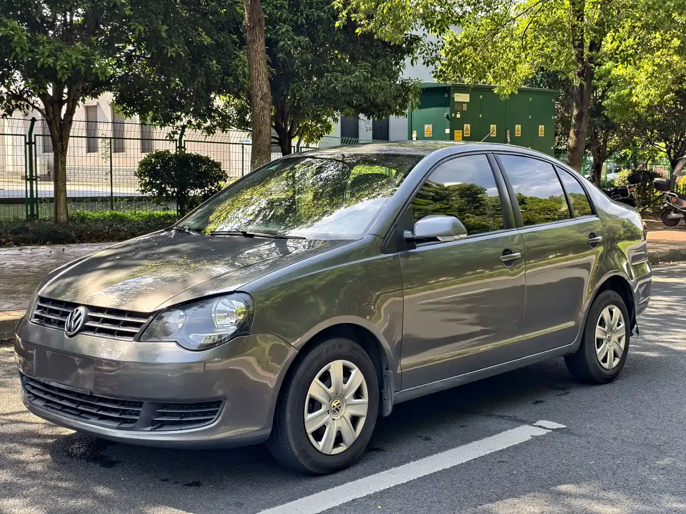 Volkswagen Polo 2011 Jingqu 1.4L Manual Joy Edition фото 3