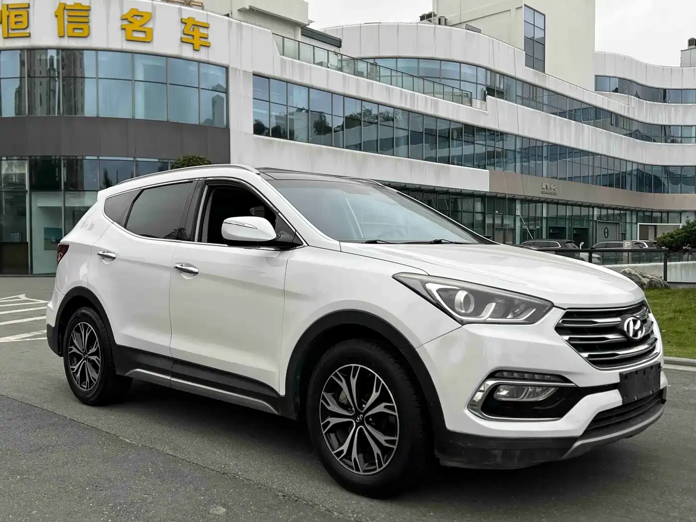 Hyundai Santa Fe 2017 2.4L Automatic 2WD Intelligent 5-Seater фото 3
