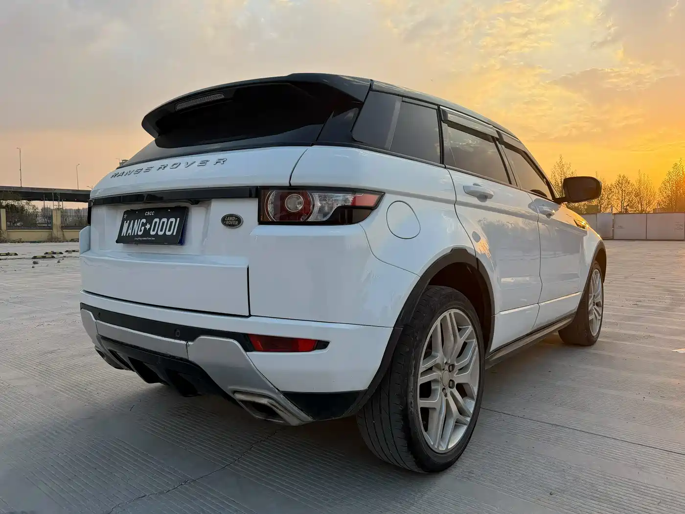 Land Rover Range Rover Evoque (Import) 2012 2.0T 5-door Premium Edition фото 7