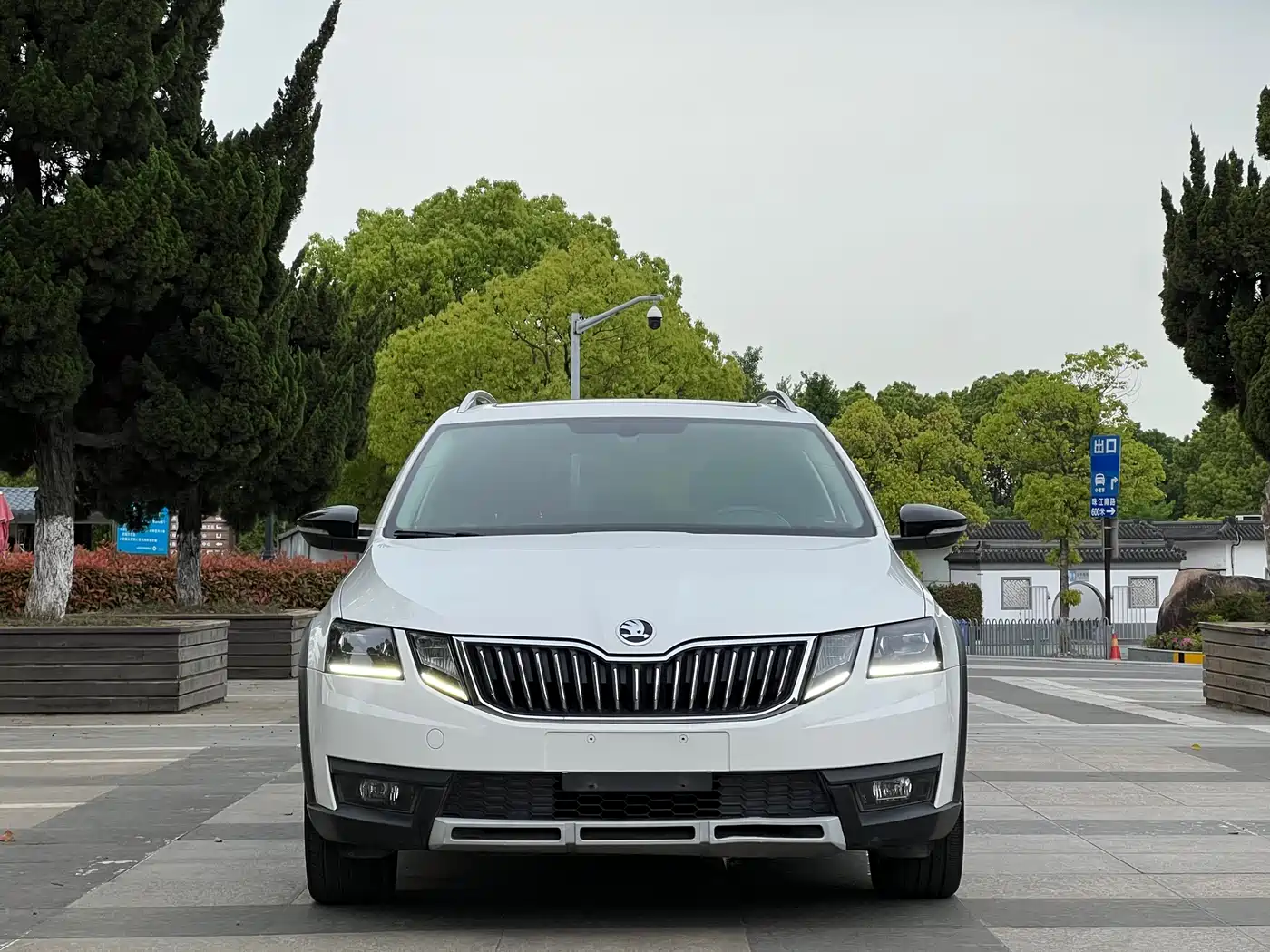Škoda Octavia 2018 Model Wagon TSI280 DSG Luxury Edition фото 2