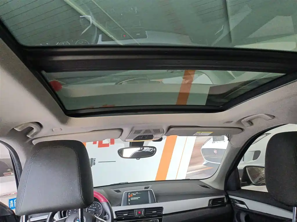 BMW X1 2016 sDrive18Li Premium Model фото 17