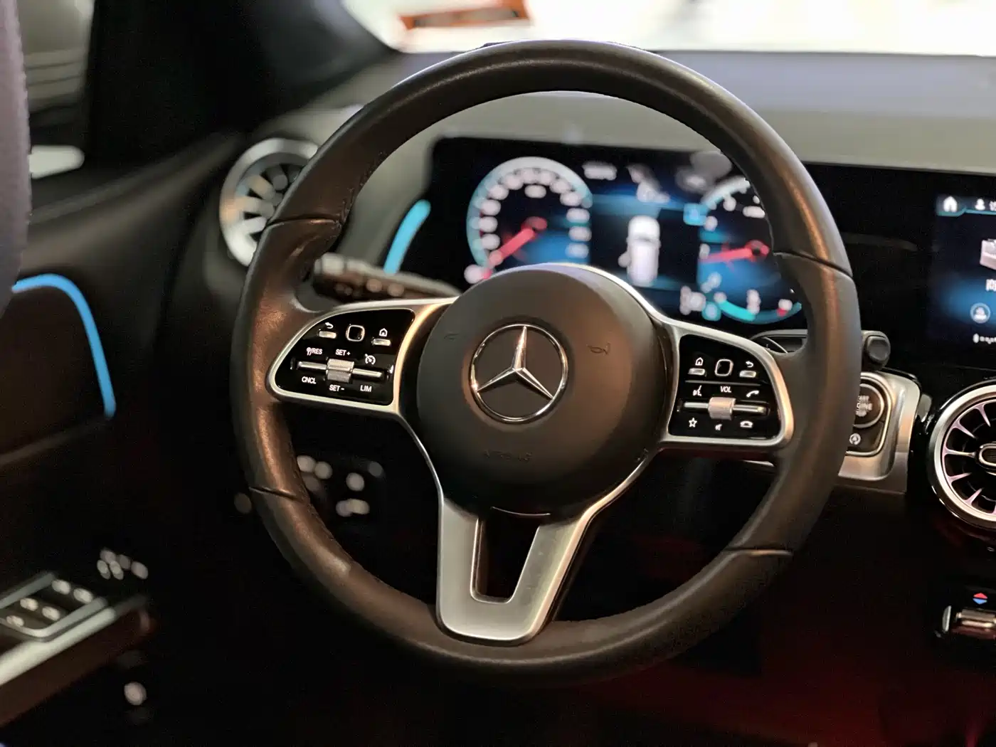 Mercedes-Benz GLB 2022 Model GLB 200 Fashion Edition фото 8