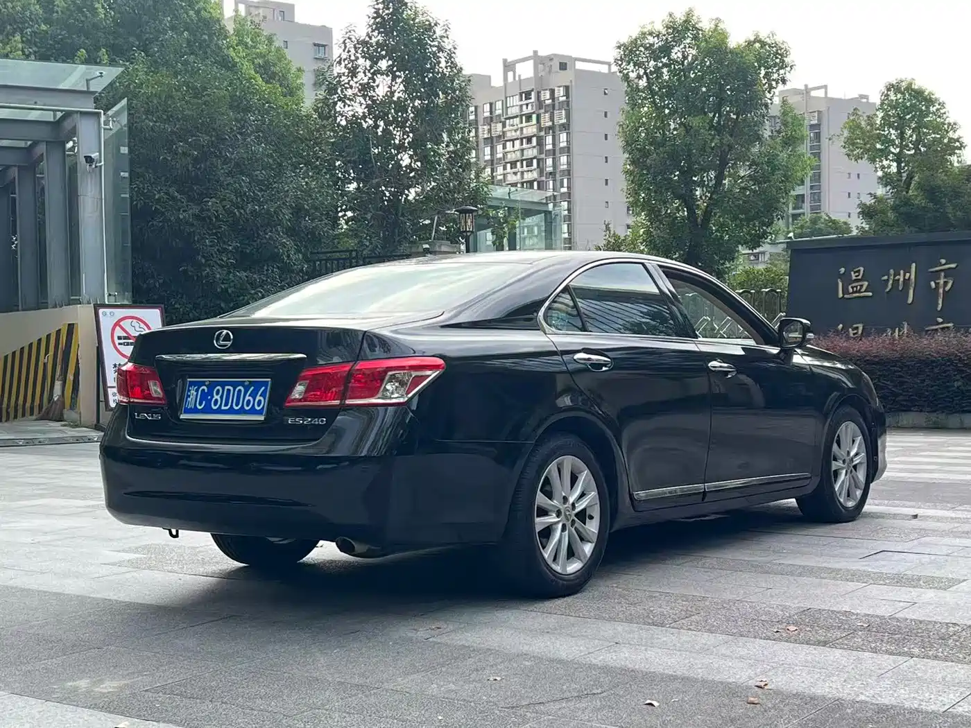 Фото 8 - Lexus ES