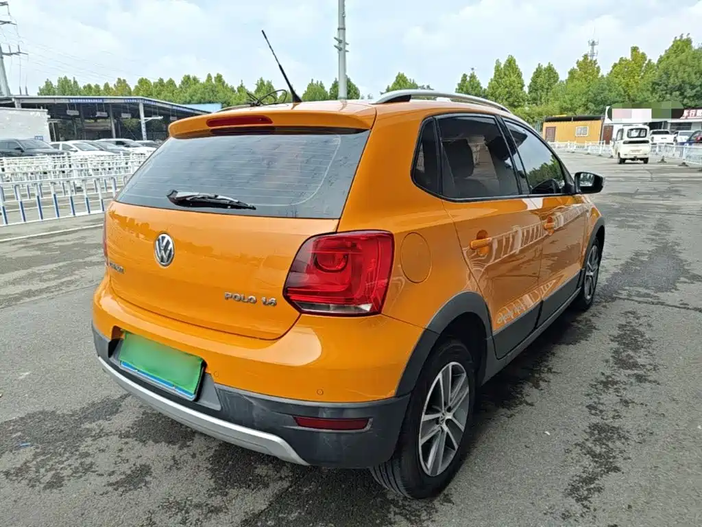 Volkswagen Polo 2014 2012 1.6L Cross Polo AT